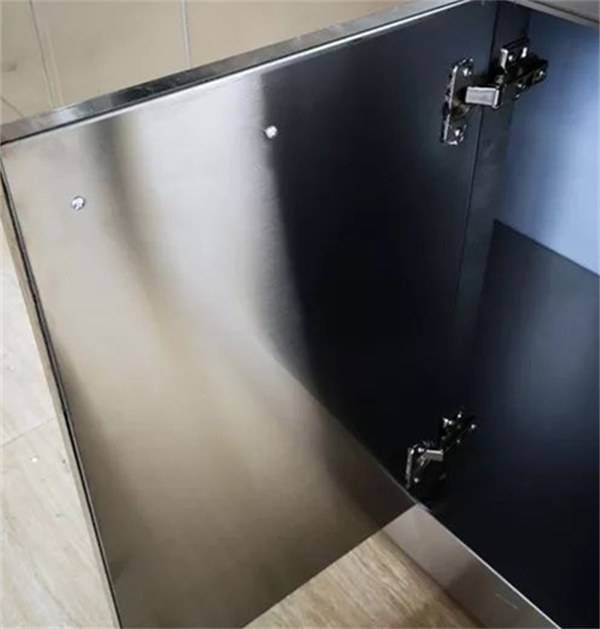 山東不銹鋼通風(fēng)柜?